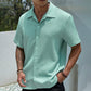 Chemise pour homme à boutonnage devant et texture