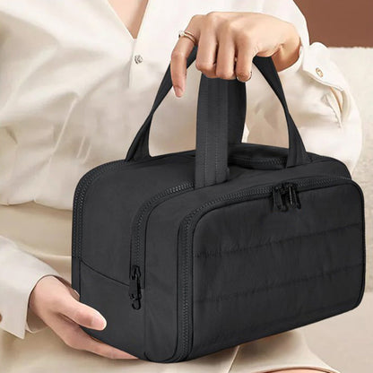 💎🧳 PROMO -50% ! Trousse de Toilette Premium – Nylon Imperméable, Multi-Zips & Design de Voyage (Noir/Rose/Beige)