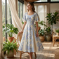 👗🔥🌸 PROMO -50% ! Robe Évasée à Manches Flottantes – Imprimé Floral Vintage, Tissu Fluide & Taille Marquée (Bleu/Blanc, S-5XL)