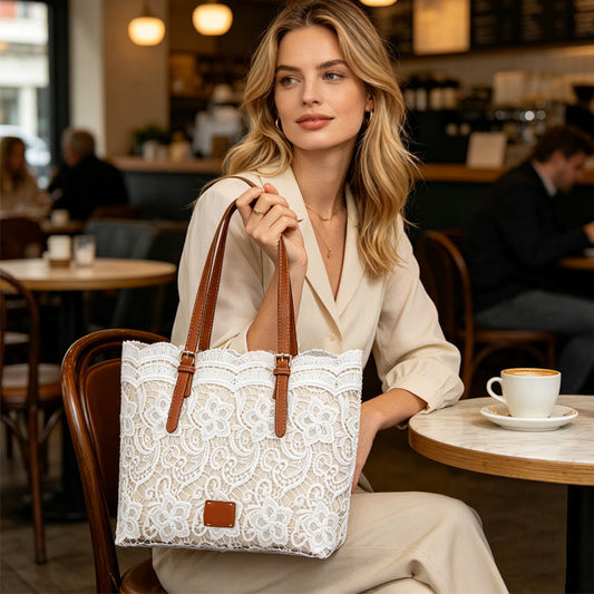 👜 Sac Fourre-Tout en Dentelle Blanche – Bretelles Réglables, Grand Compartiment & Fermeture Magnétique (Offre un porte-clés chat en cadeau