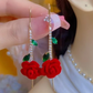 🌹✨💎 PROMO -50% ! Boucles d'Oreilles Rose Rouge avec Tige en Cristal – Style Threader, Micro-Incrustation & Design Romantique (Or avec Vert)