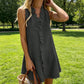 Robe courte boutonnée avec bords à volants pour femme
