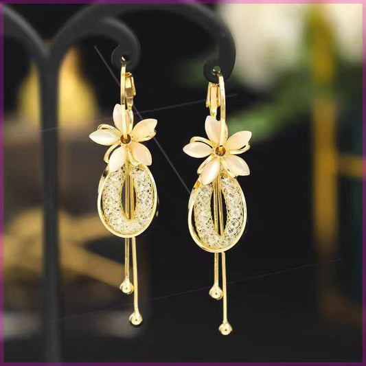 Boucles d'Oreilles Pendantes Élégantes à Fleurs et Pompons
