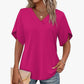 🌿👗 Blouse fluide col V – Manches flutter, silhouette flatteuse, facile à porter seule ou sous une veste, du bureau au dîner 🕊️👜