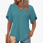 🌿👗 Blouse fluide col V – Manches flutter, silhouette flatteuse, facile à porter seule ou sous une veste, du bureau au dîner 🕊️👜