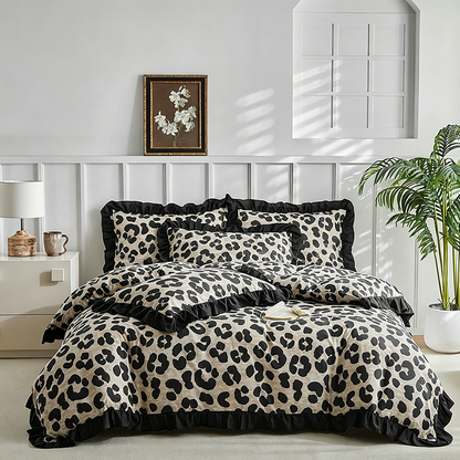 🐆 -50% MAINTENANT ! 🛌 Parure de Couette Imprimé Léopard à Volants – Tissu doux, détail volant chic & imprimé vibrant – Parfait pour une chambre audacieuse et cosy ✨