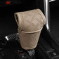 🚗 50% DE RÉDUCTION! 🧵 Cache Pommeau de Levier de Vitesse – Cuir PU perforé, protection tri-couche & universel – Style et confort pour l'intérieur de votre auto 🛡️