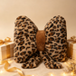 💋🐆 Coussin léopard à nœud – Imprimé sauvage, finition élégante, l’accessoire déco parfait pour un intérieur parisien chic, entre audace et féminité 🖤🎀