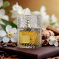 🌸 Parfum longue durée – Composition florale-fructueuse, flacon en verre élégant – 2 contenances (100 ml / 30 ml) – Idéal du jour au soir ✨