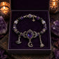 🏷️ PROMO –50 % ⏳ Bracelet Halloween – Perles en strass, charmes sorcière  – Thème violet élégant – Bande élastique durable – Taille ajustable – Idéal pour fêtes et tenues gothiques 🎃🔮✨