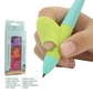 🛒 Offre limitée : –50 % ! ✏️ Correcteur de prise de crayon – Fini la mauvaise posture et les doigts douloureux – Ergonomique, ambidextre, compatible tous stylos – Idéal pour apprendre à écrire dès le plus jeune âge 👧